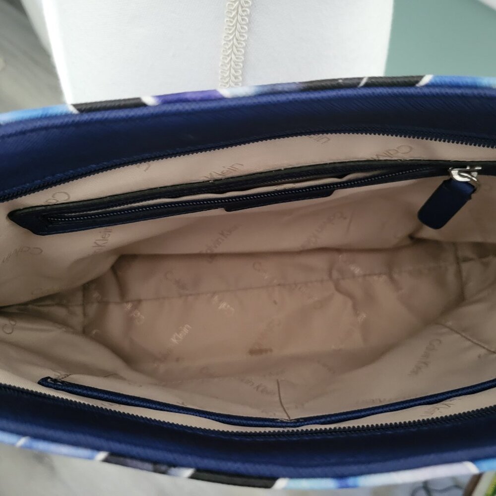 Calvin Klein, Shoulder Bag, Blue Chevron Striped - Picture 3 of 4
